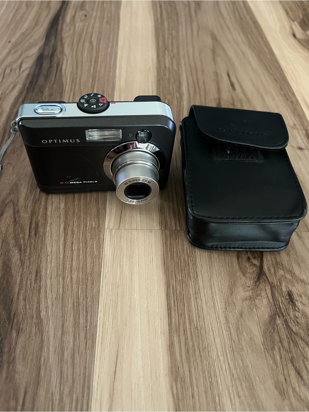 Optimus Compact Digital Camera w/ Original Case - 5MP, 3X Zoom, 1GB SD, Works!